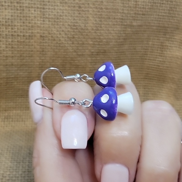 MINI MUSHROOM EARRINGS - Picture 5 of 7